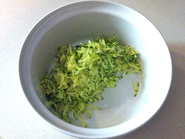 zucchine-crude-in-insalata