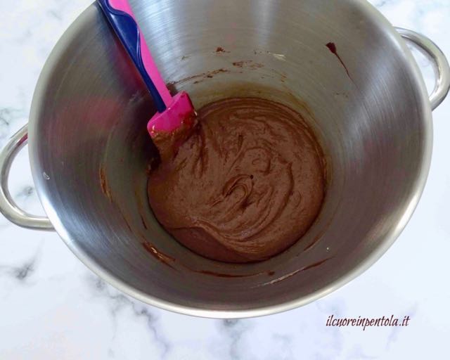 aggiungere salsa cioccolato