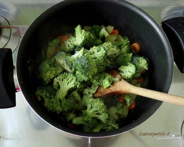 aggiungere cime di broccoli