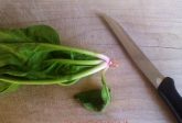 Pulire e cucinare gli spinaci freschi