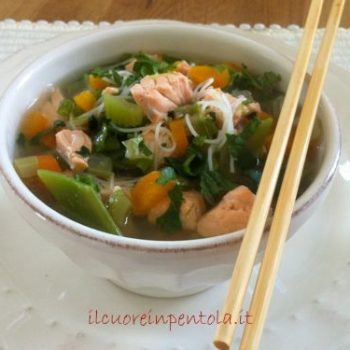 zuppa di salmone e verdure