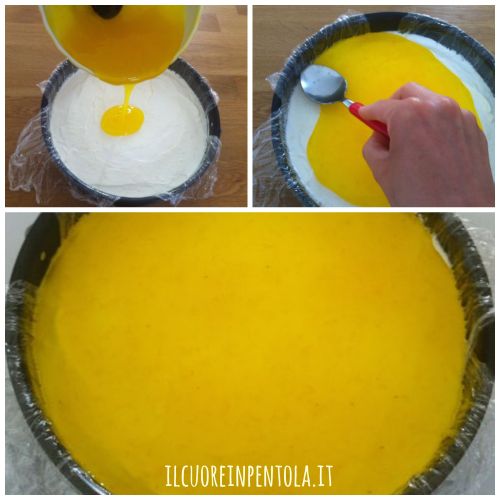 versare gelatina al limone sulla cheesecake