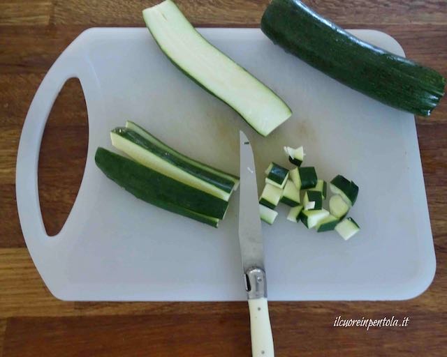 tagliare zucchine a dadini