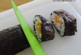 Sushi rolls con salmone e avocado