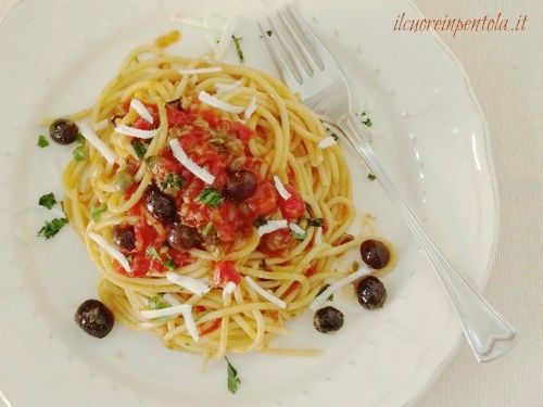 spaghetti_alla_puttanesca-ricetta