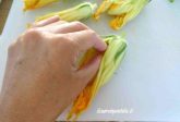 Come pulire i fiori di zucca