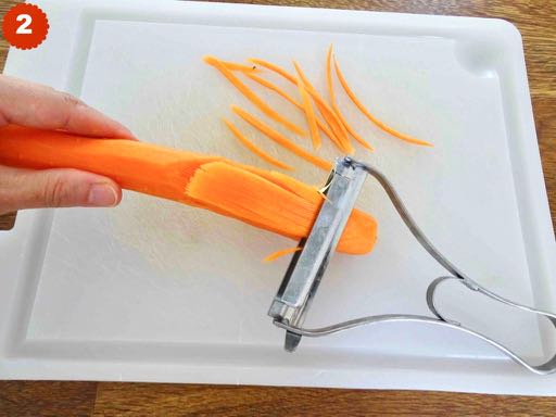 tagliare carote a julienne