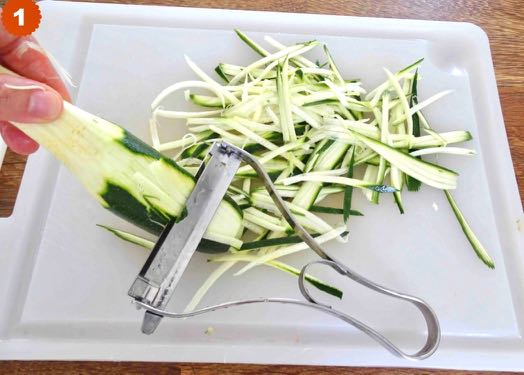 tagliare zucchine a julienne