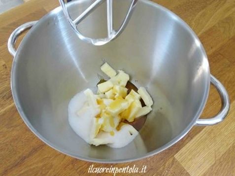 lavorare burro zucchero e miele