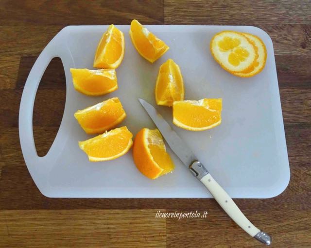 tagliare arancia