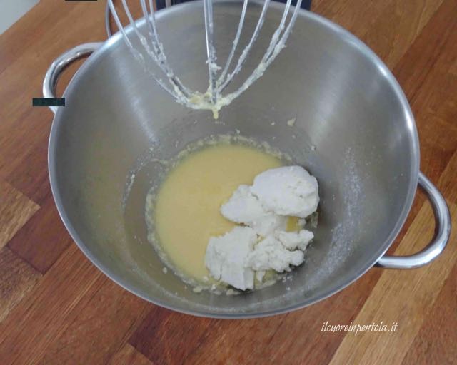 lavorare uova e formaggio