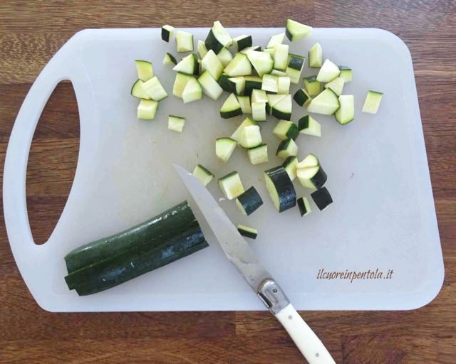 tagliare zucchine a cubetti