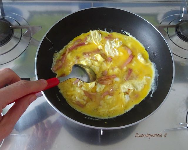mescolare uova