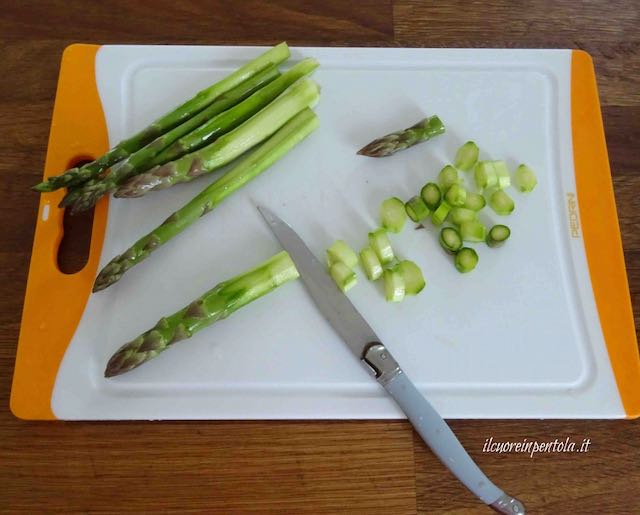 tagliare asparagi